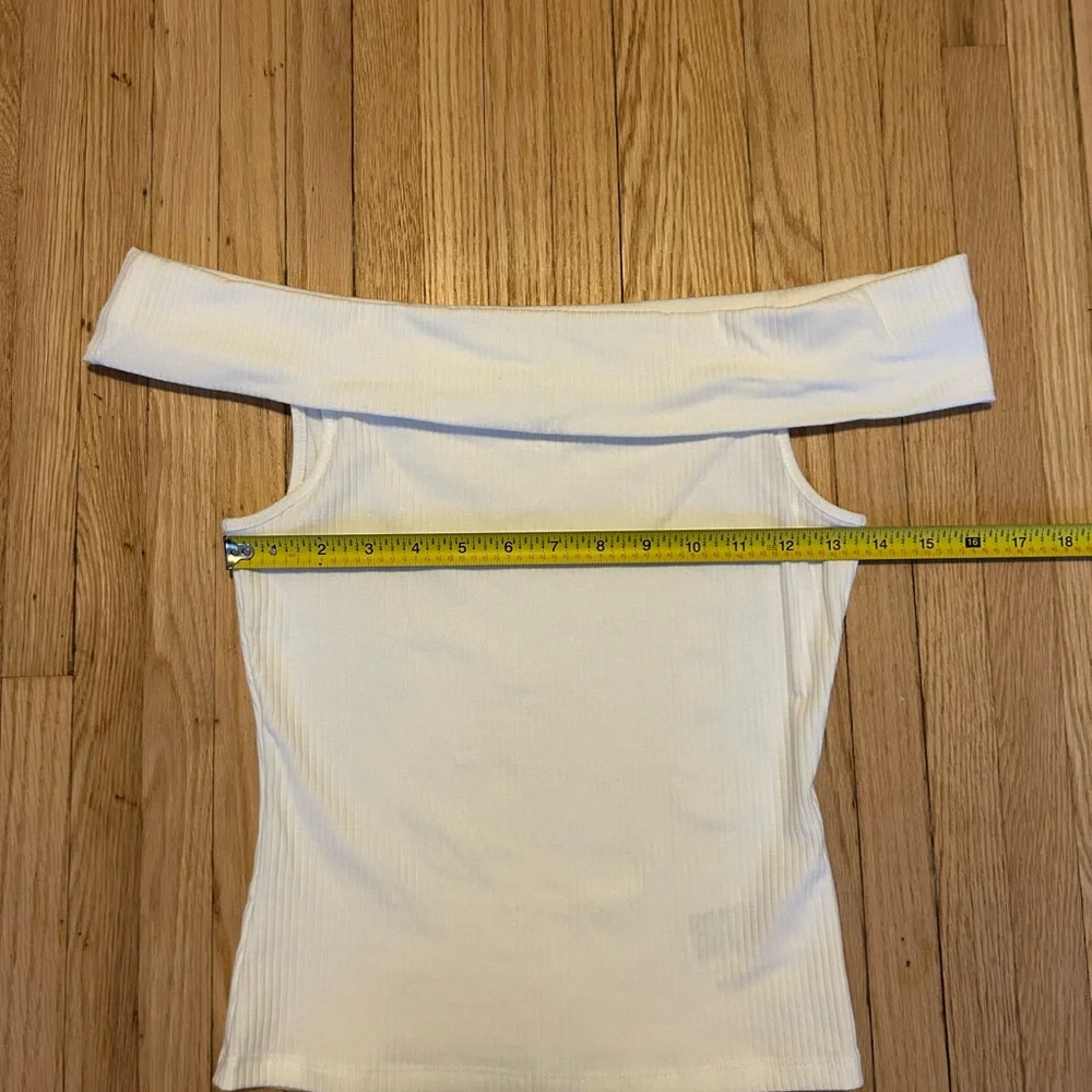 Off-Shoulder White Ribbed Top - Picture 4 of 7